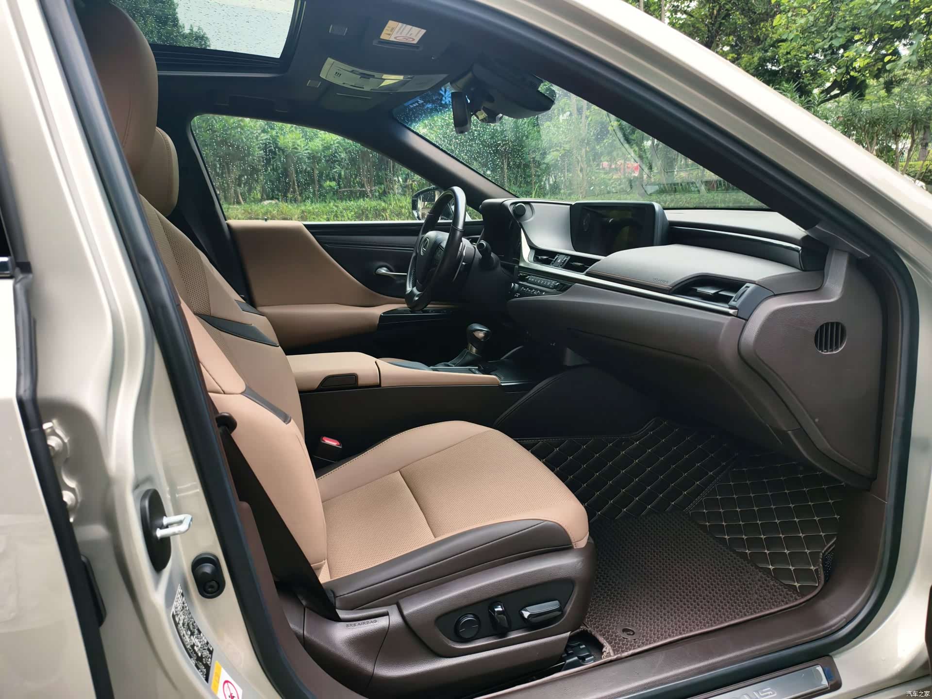 Lexus ES, 2019 13