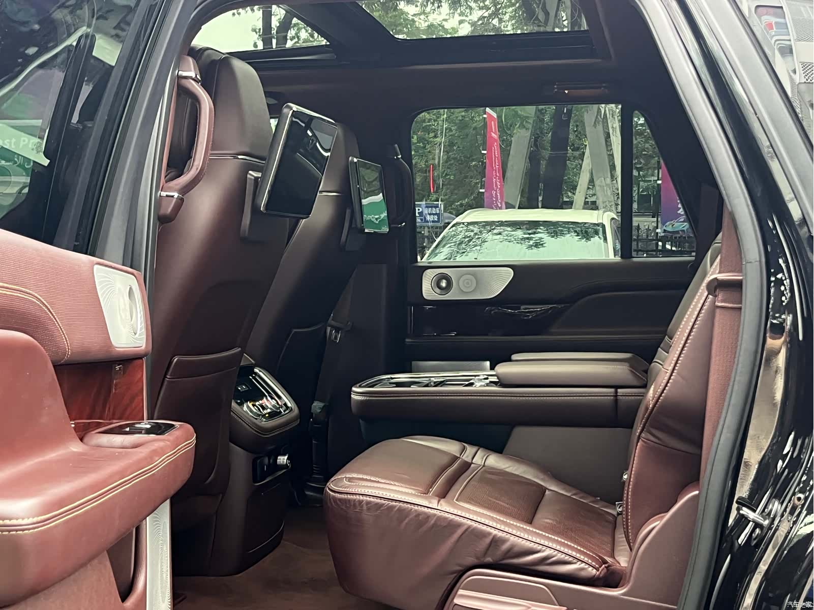 Lincoln Navigator, 2021 11