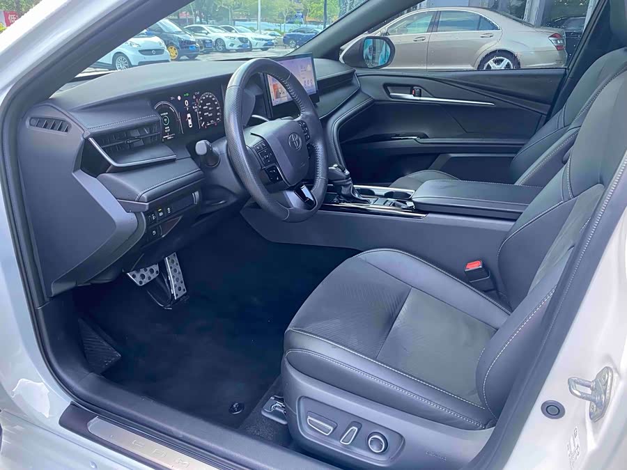 Toyota Camry 2025, фото 11