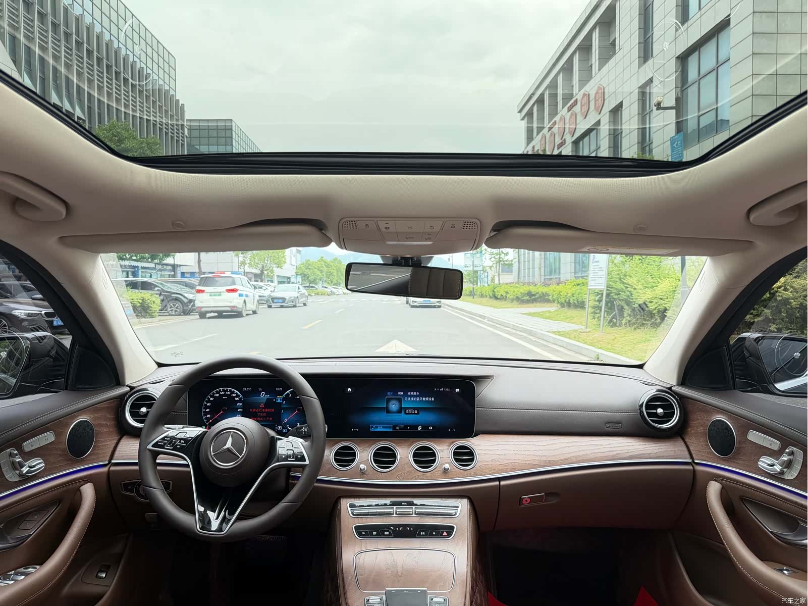 Mercedes-Benz E-Class, 2023 17