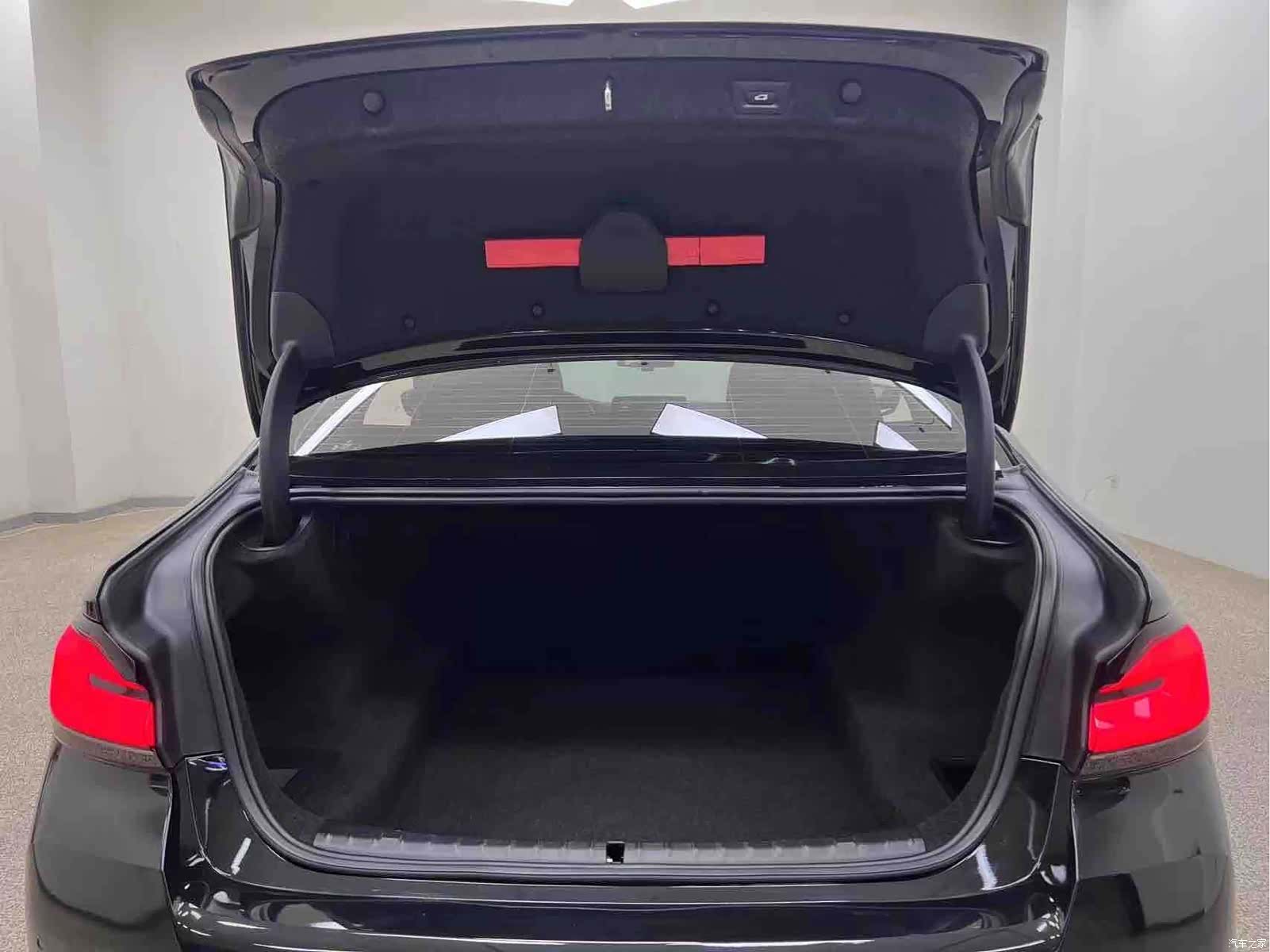 BMW 5 Series, 2021 24