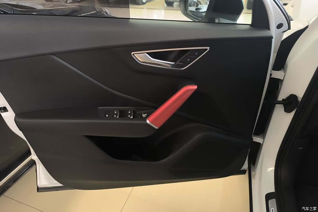Audi Q2L, 2019 7