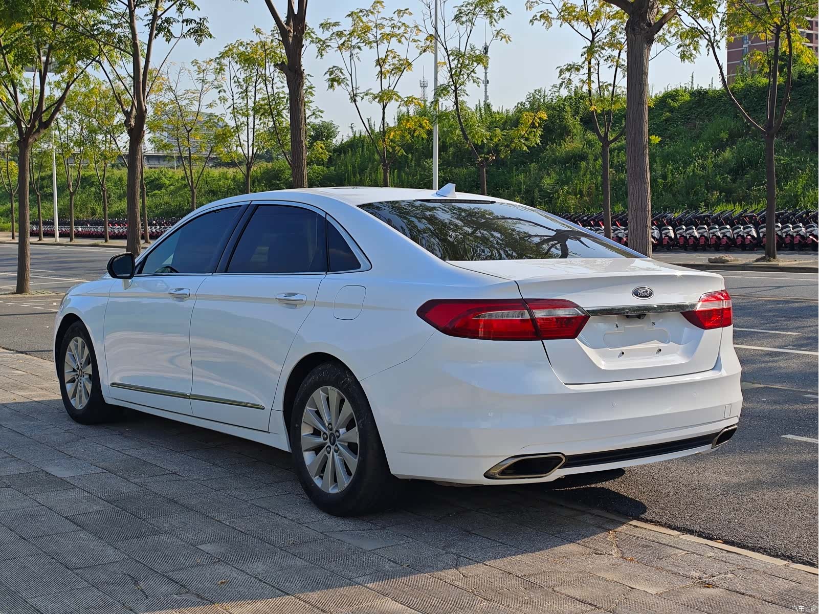 Ford Taurus, 2017 9