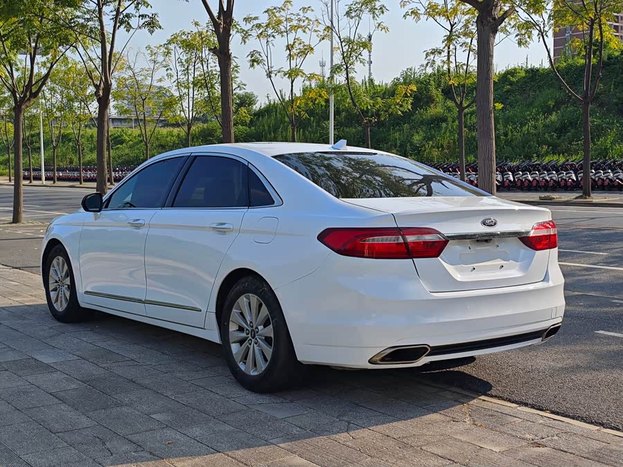 Ford Taurus 2017, фото 9