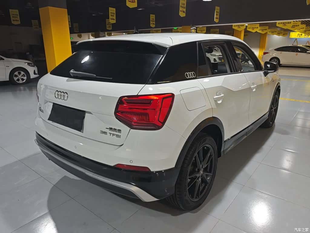 Audi Q2L, 2020 все фото