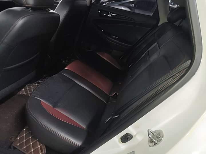 Changan Eado XT 2015 1.6L МКПП jun ku xing guo V