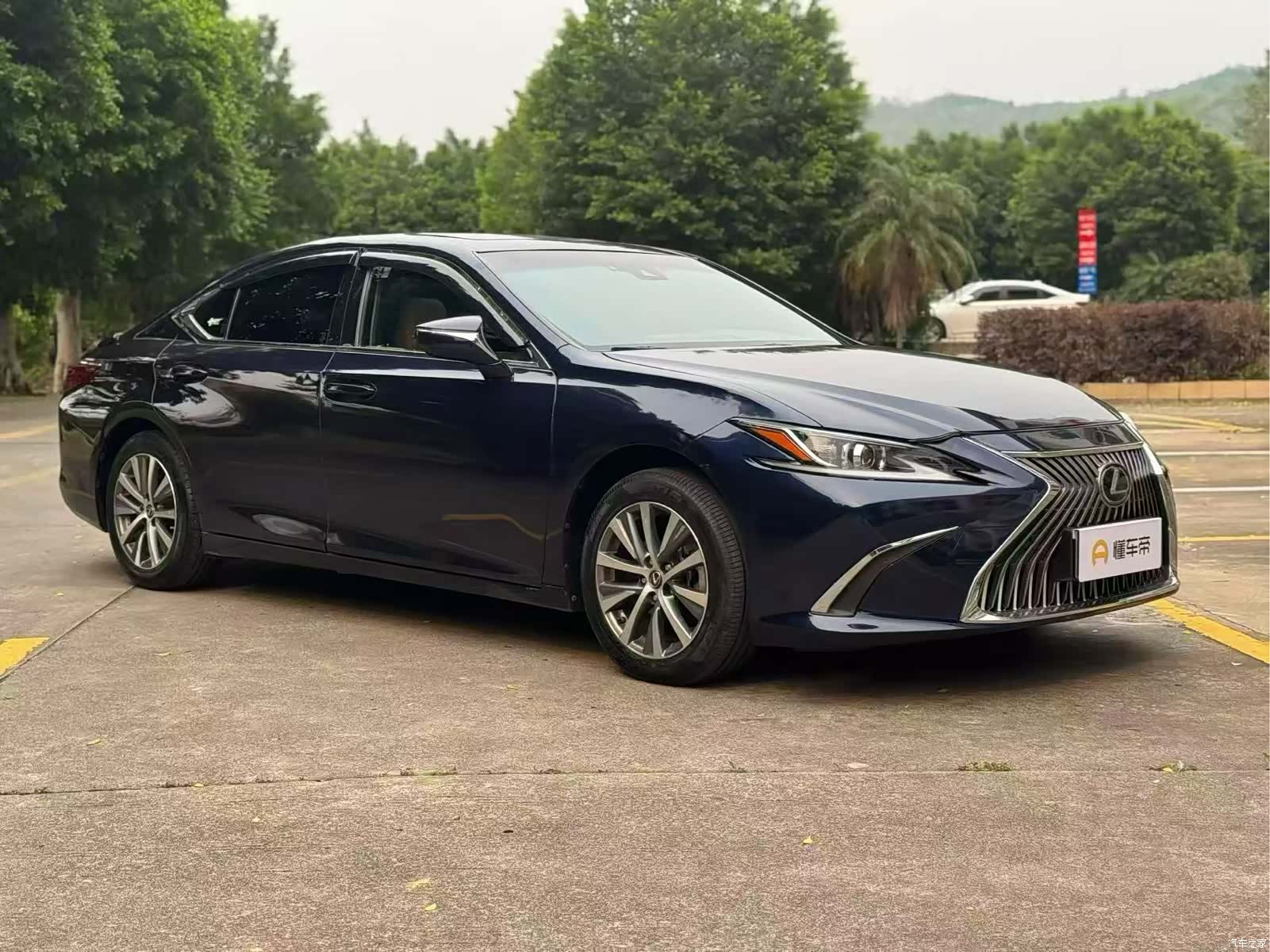 Lexus ES, 2021 3
