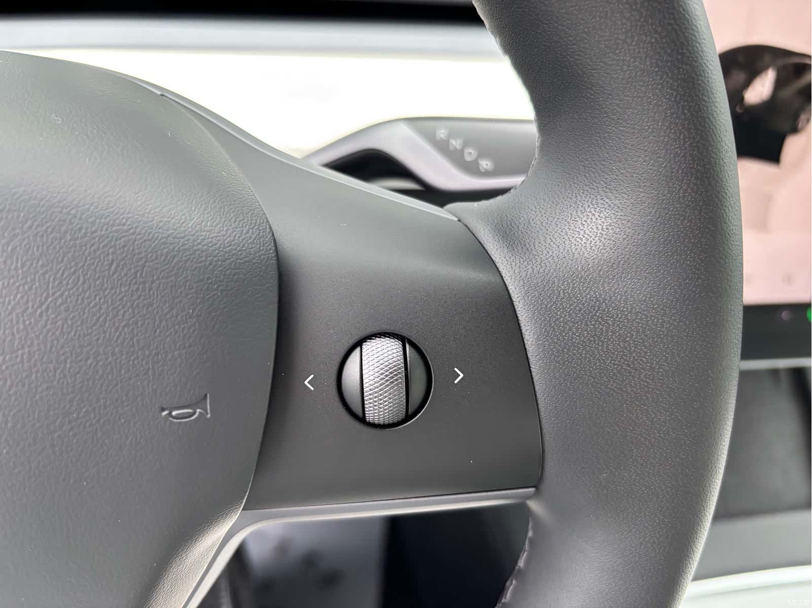 Tesla Model Y, 2023 14