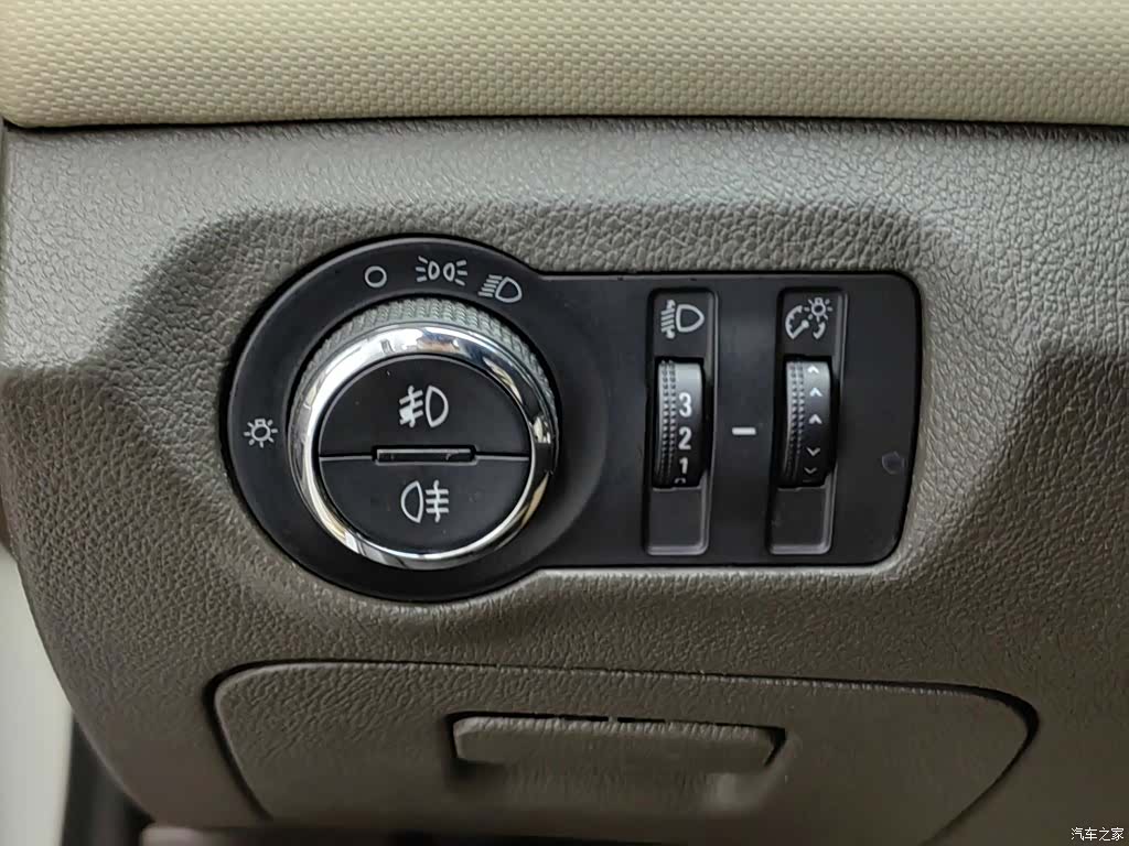 Chevrolet SE, 2015 21