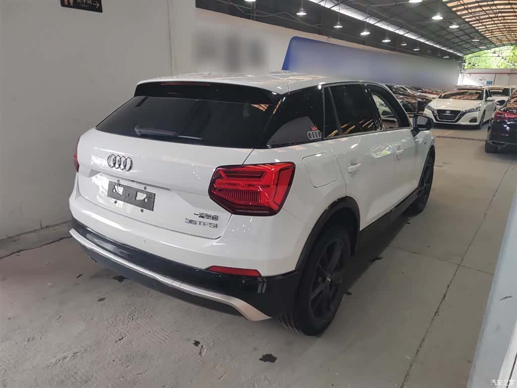 Audi Q2L, 2019 все фото