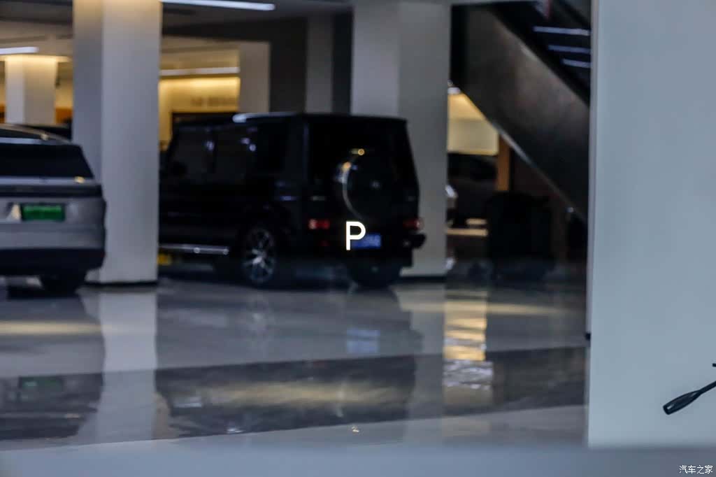 Li Auto MEGA, 2024 13