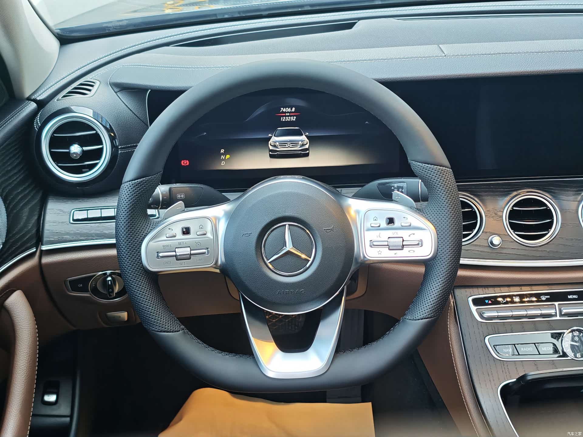 Mercedes-Benz E-Class, 2020 14