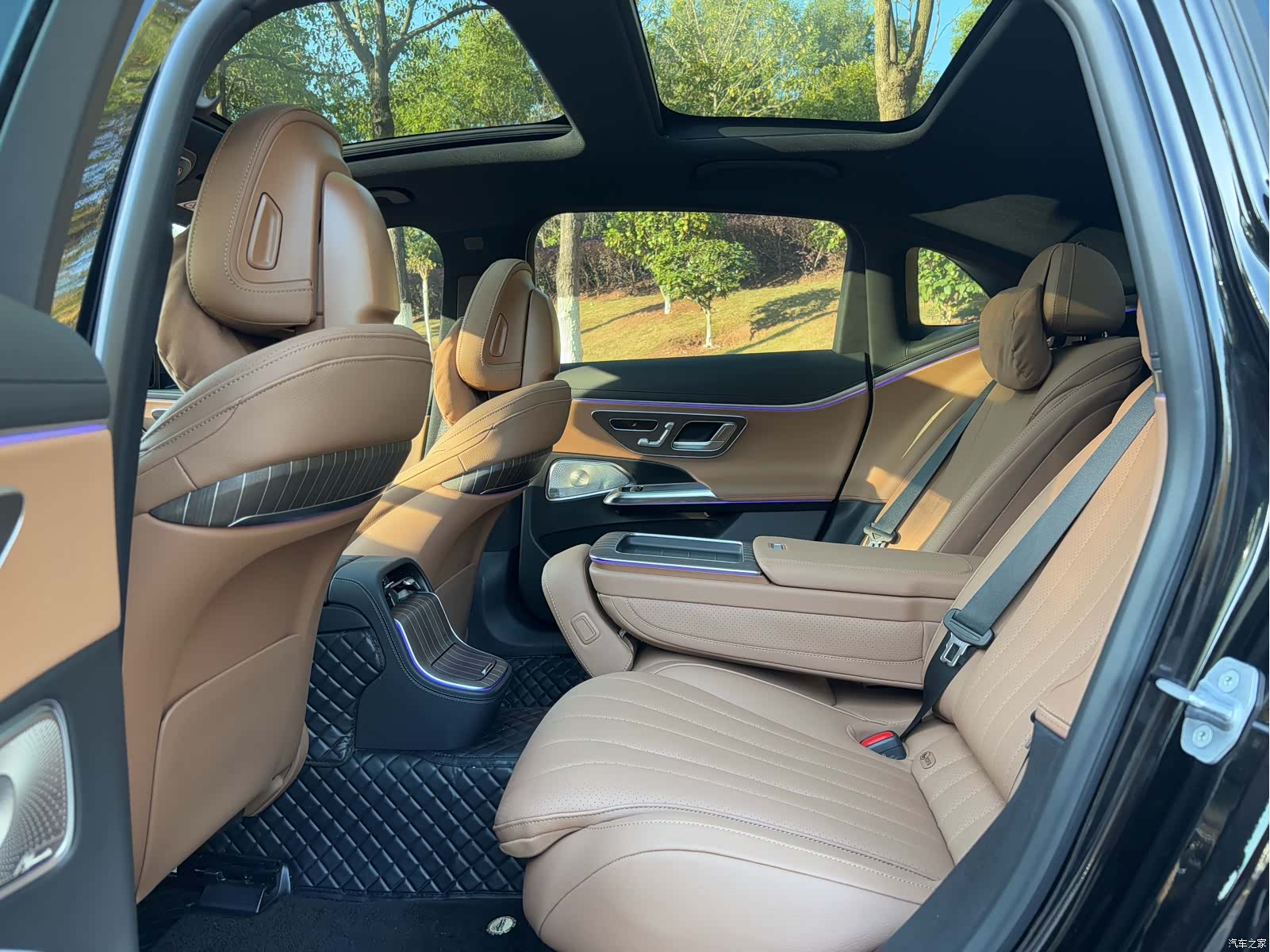 Mercedes-Benz E-Class, 2024 все фото