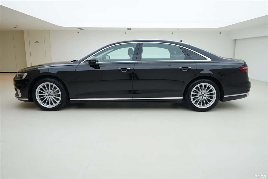 Audi A8L, 2021 3