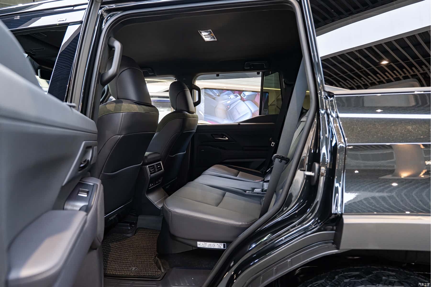 Lexus GX, 2025 10