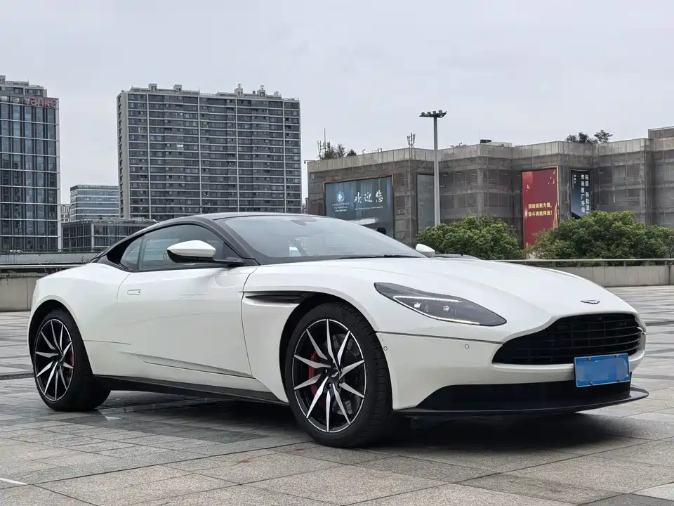 Aston Martin DB11
