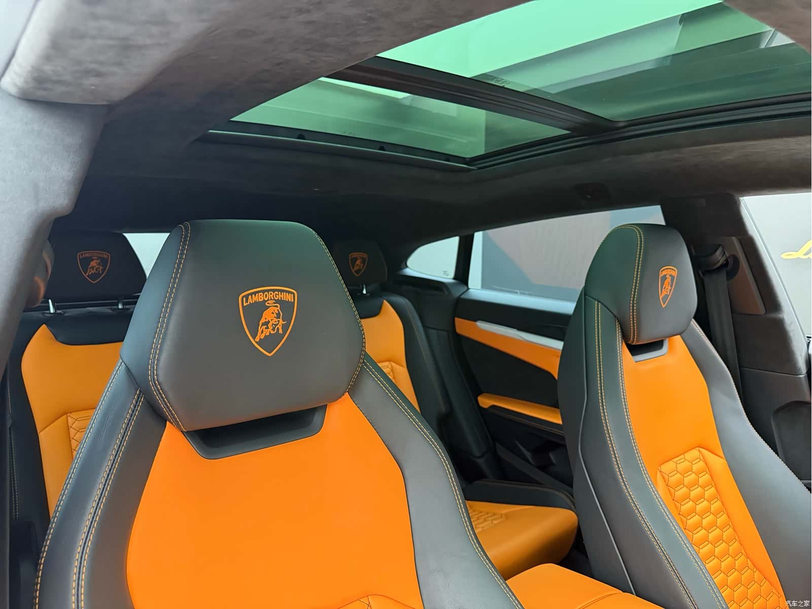 Lamborghini Urus, 2022 16
