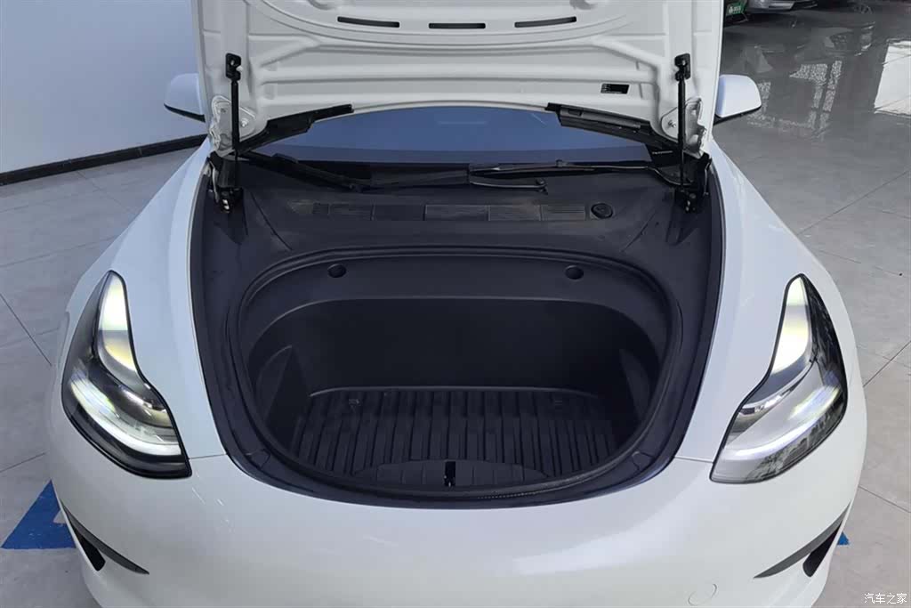 Tesla Model 3, 2023 10