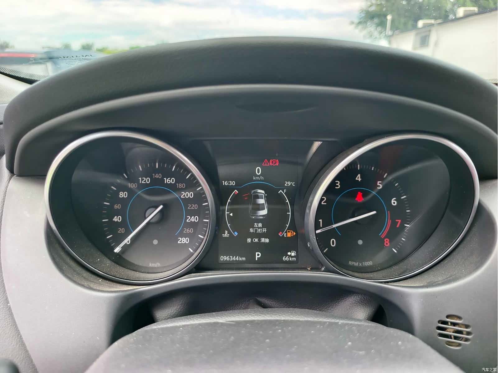Jaguar XE, 2017 4