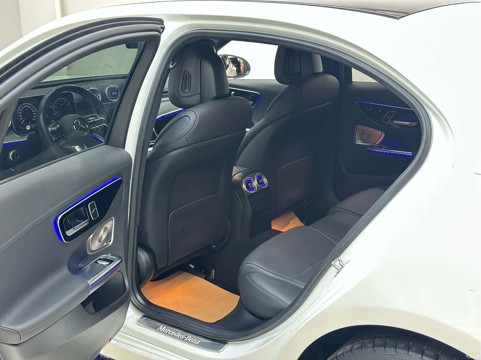 Mercedes-Benz C-Class, 2024 13