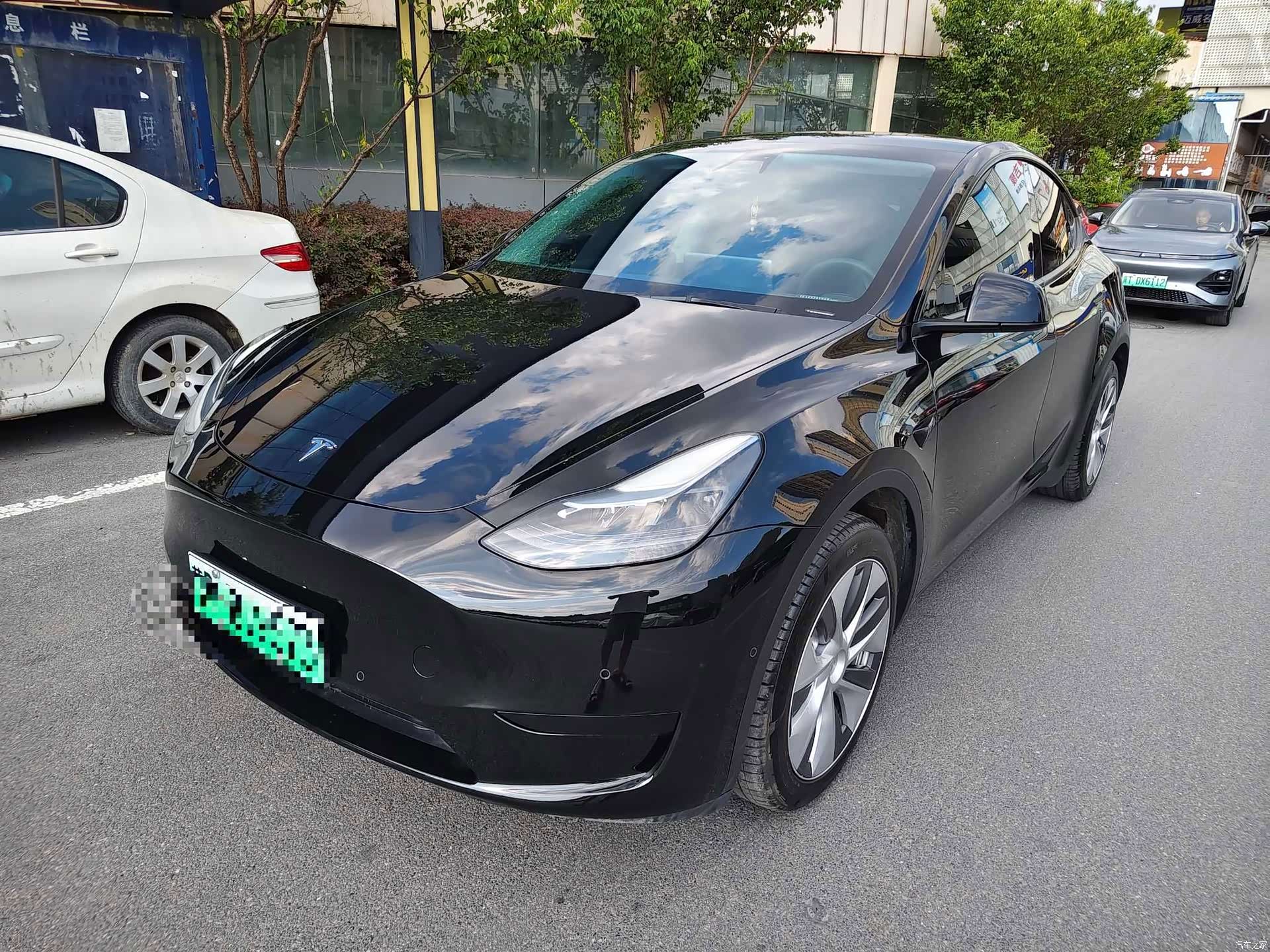 Tesla Model Y, 2023 1