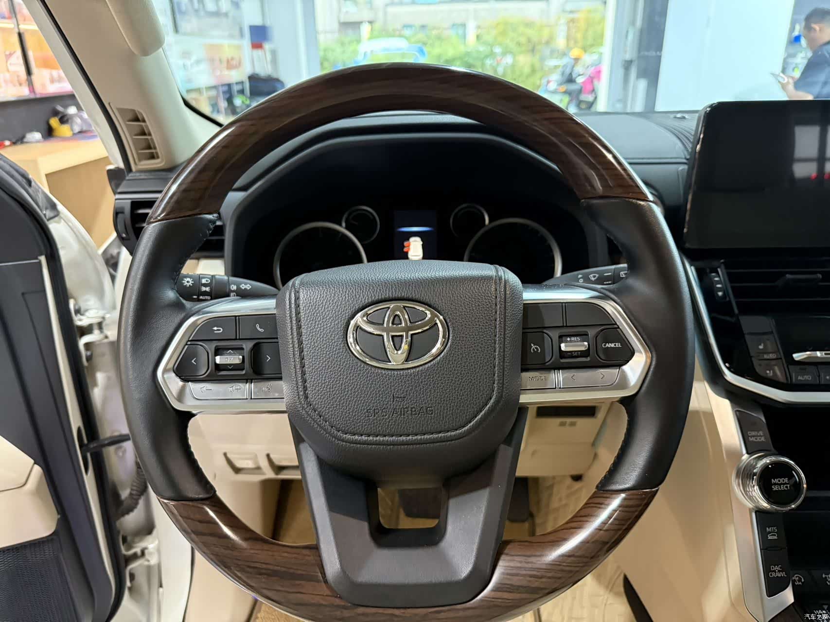 Toyota Land Cruiser, 2023 9