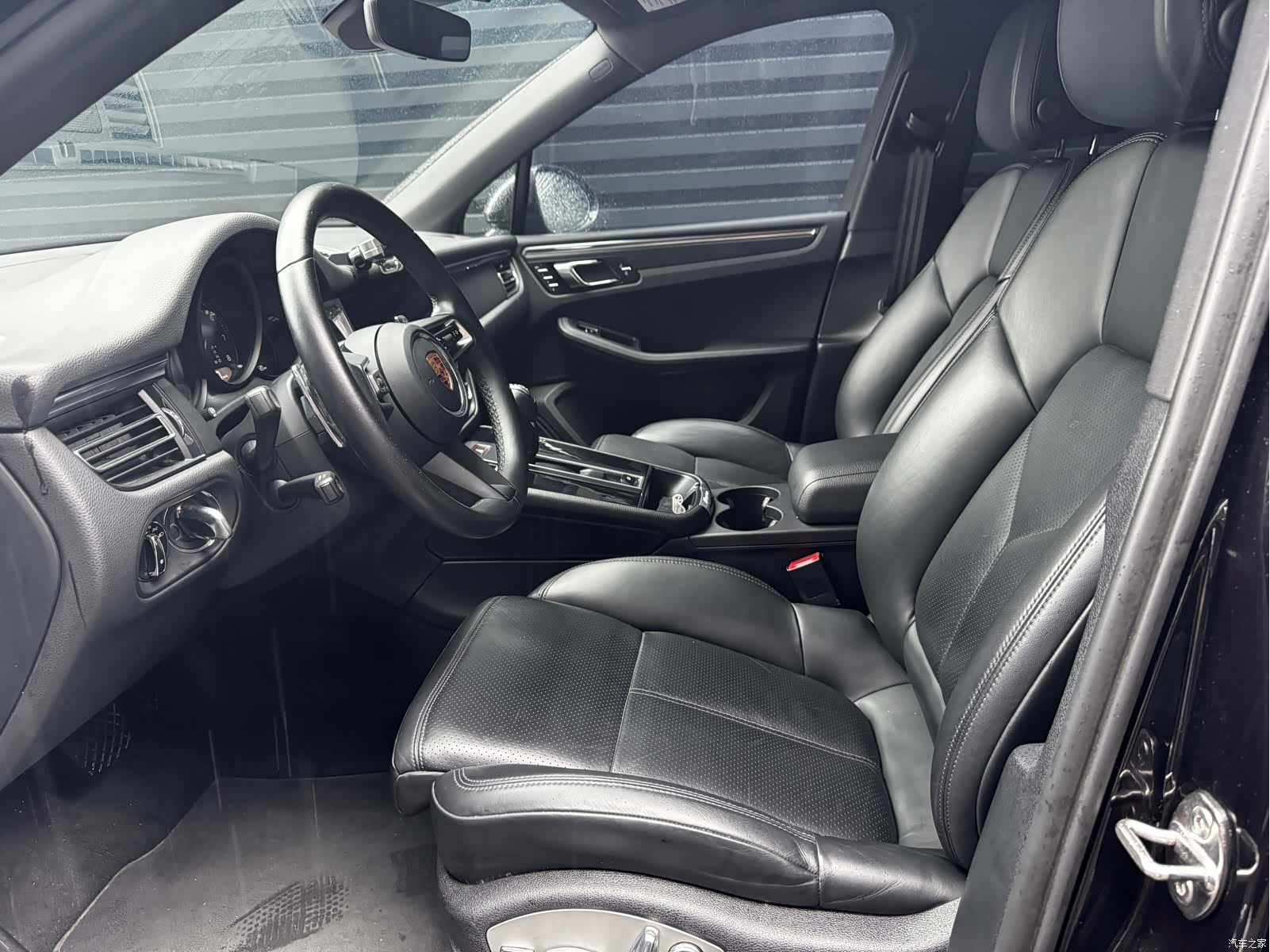 Porsche Macan, 2022 10