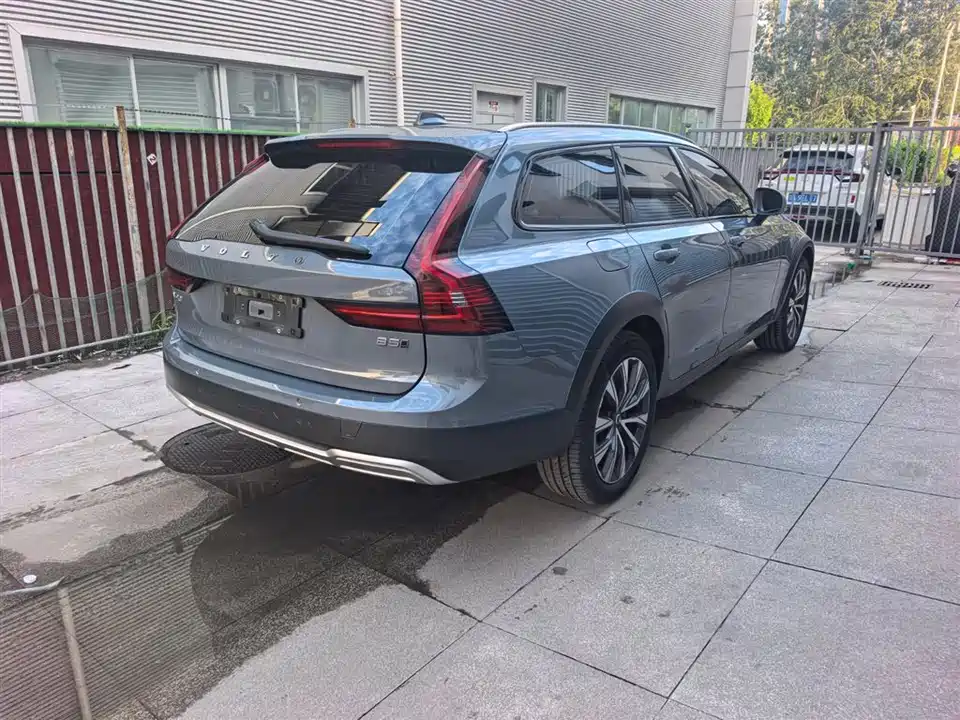 Volvo V90