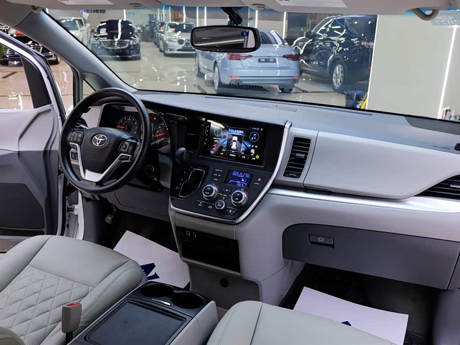 Toyota SIENNA 2017, фото 19