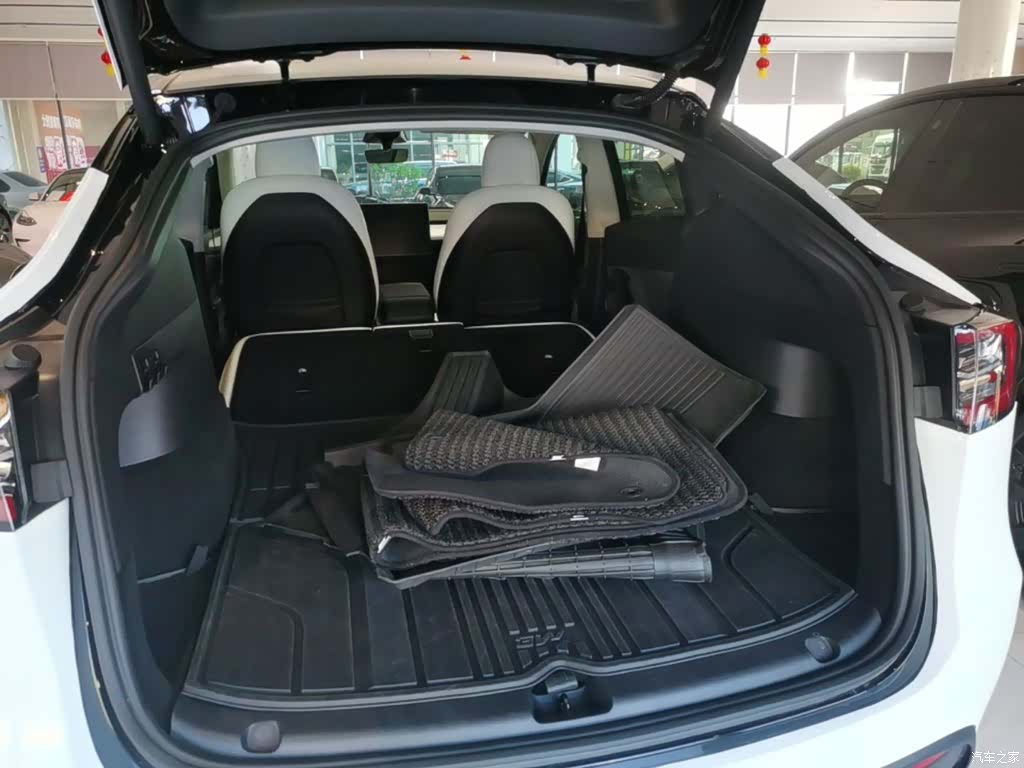 Tesla Model Y, 2022 19