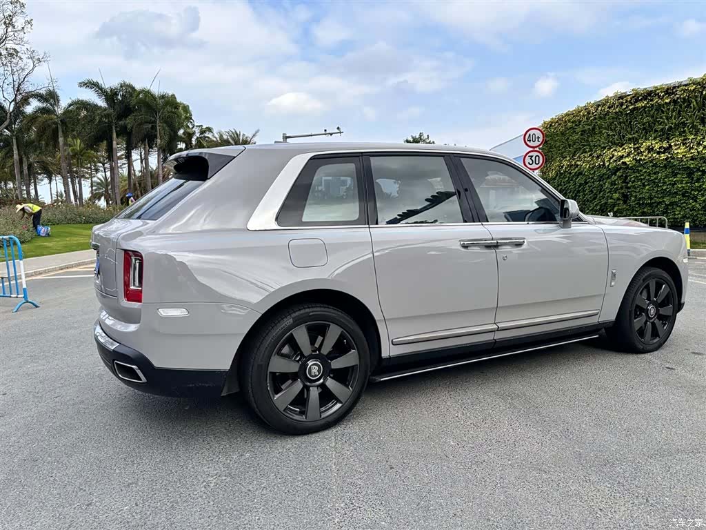 Rolls-Royce Cullinan, 2022 все фото
