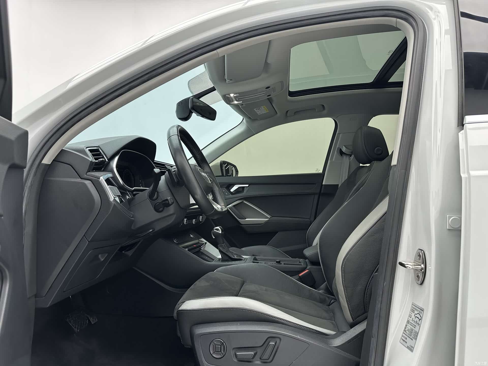 Audi Q3, 2022 все фото