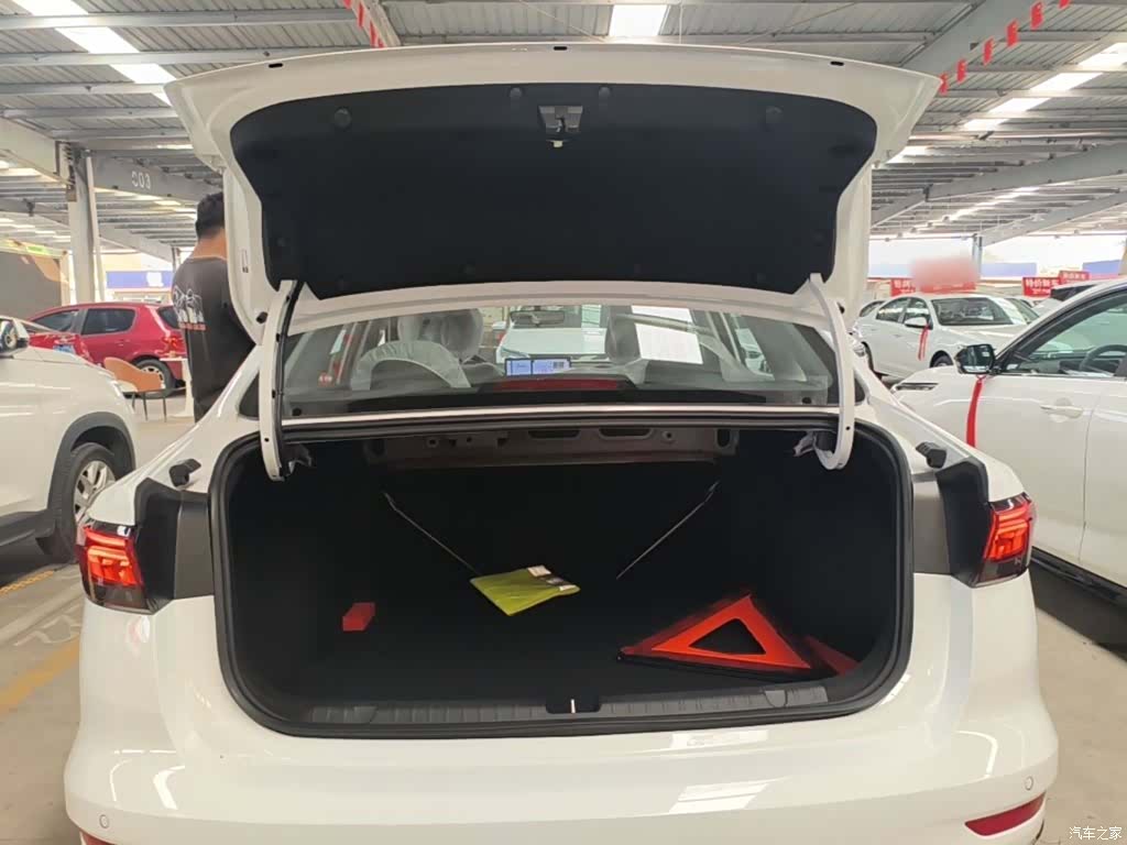 Geely Emgrand, 2026 19