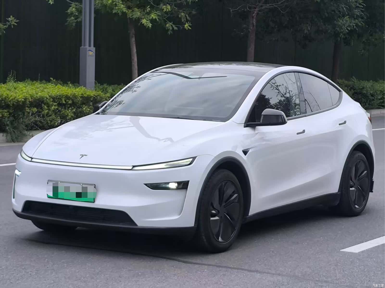 Tesla Model Y, 2025 1