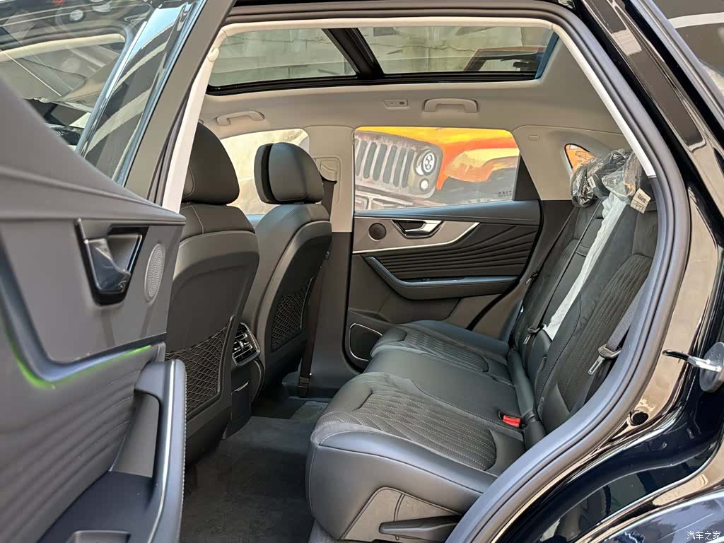 Hongqi HS5, 2024 9