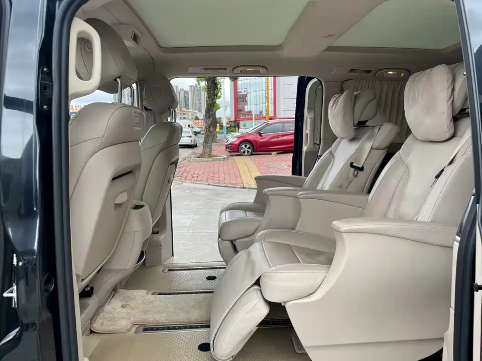 Mercedes-Benz V-class