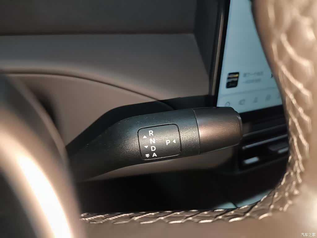 Li Auto MEGA, 2024 14