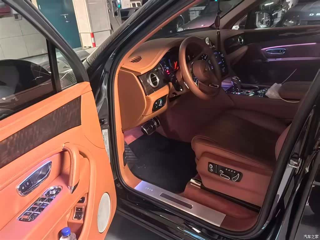 Bentley Bentayga, 2023 6