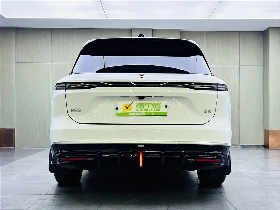 NIO ES8
