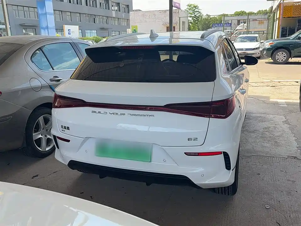 BYD e2