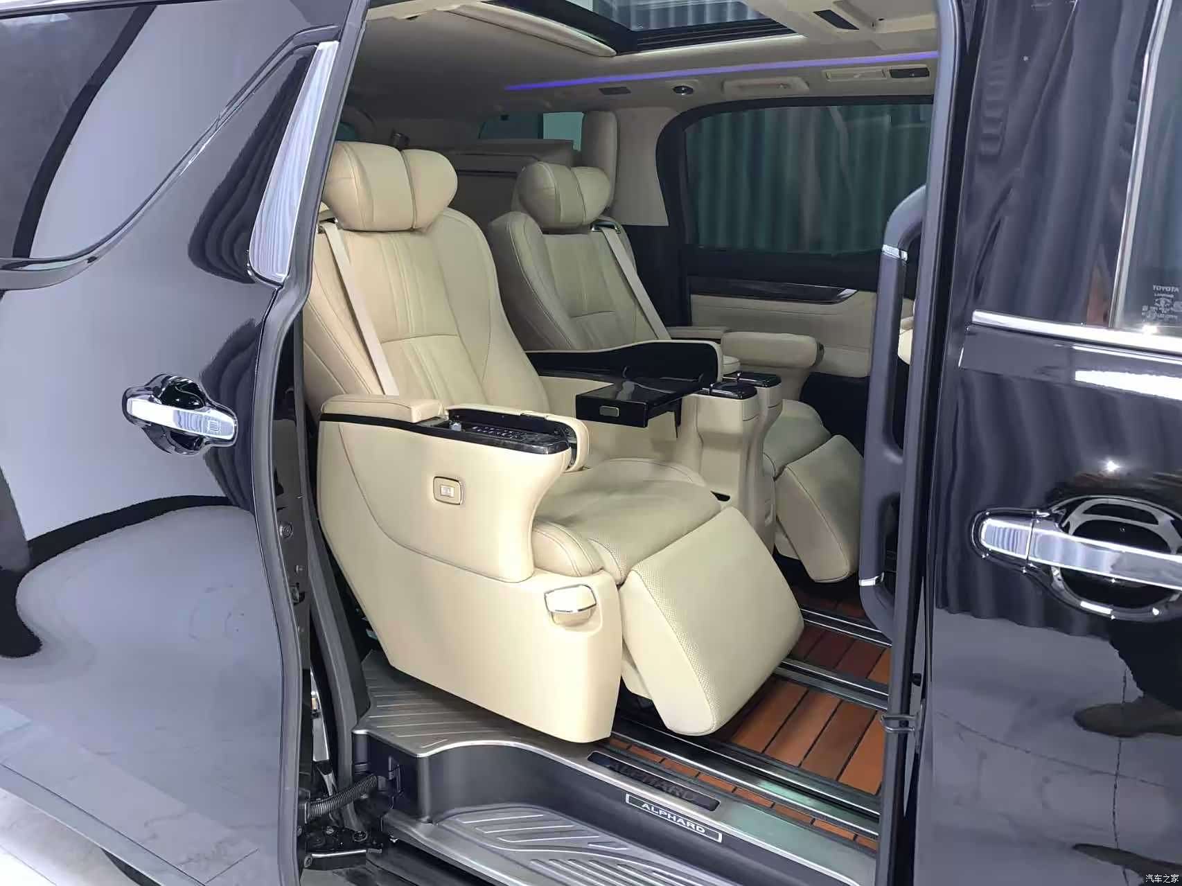 Toyota Alphard, 2019 10