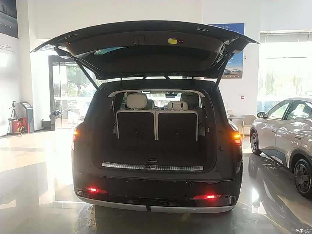 Denza N9, 2025 19