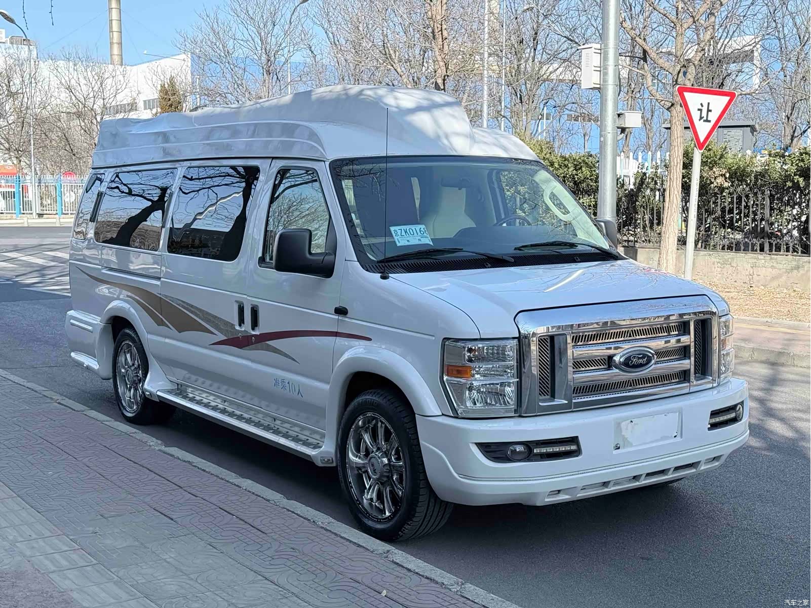 Ford E350, 2015 3