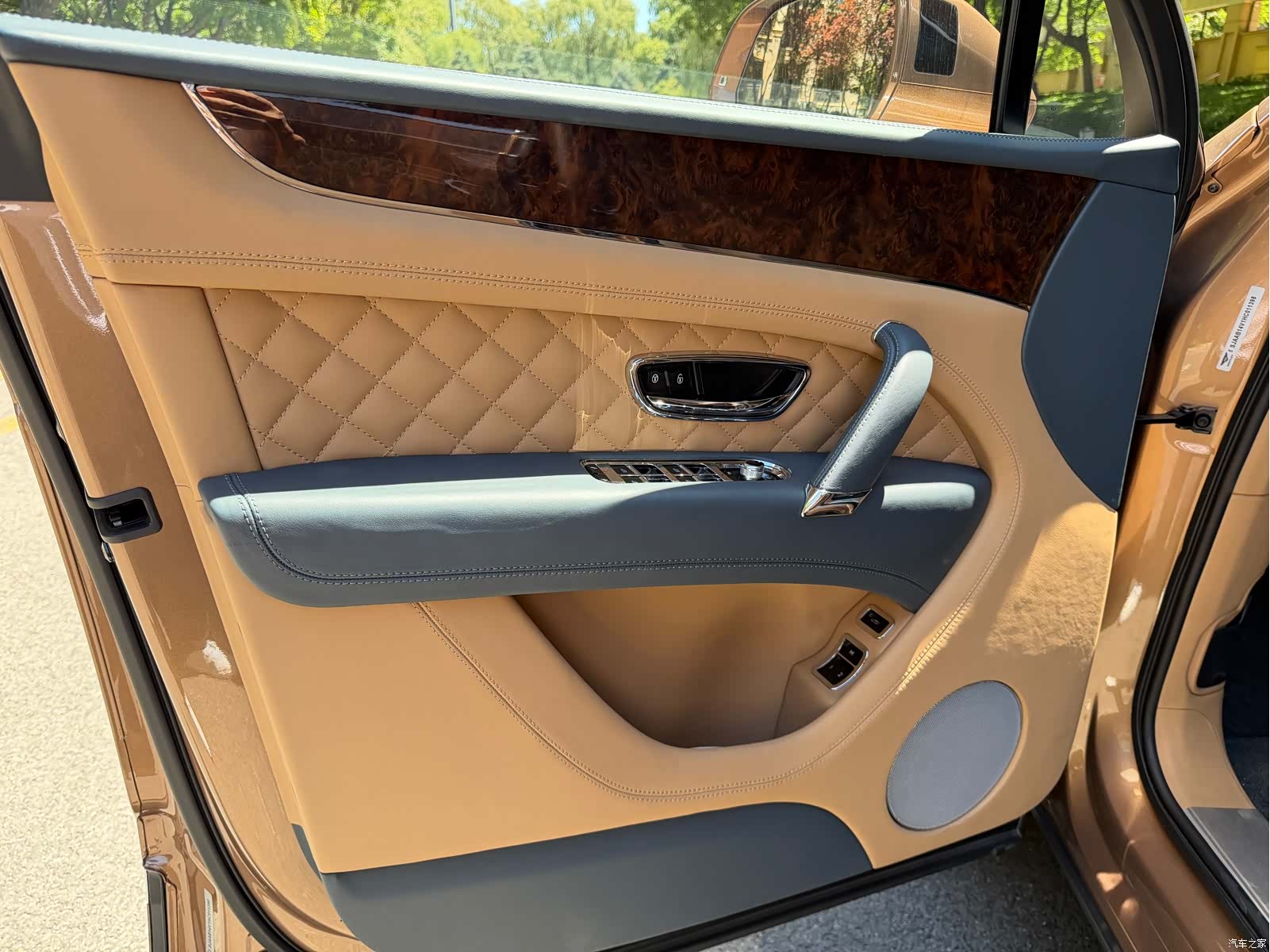 Bentley Bentayga, 2016 4