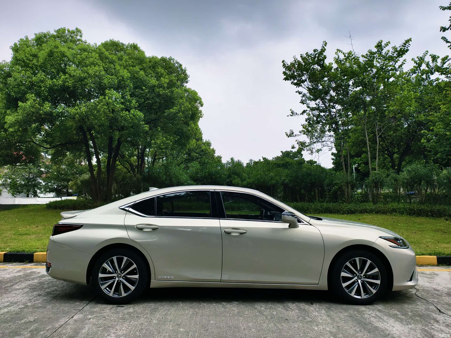 Lexus ES, 2019 4
