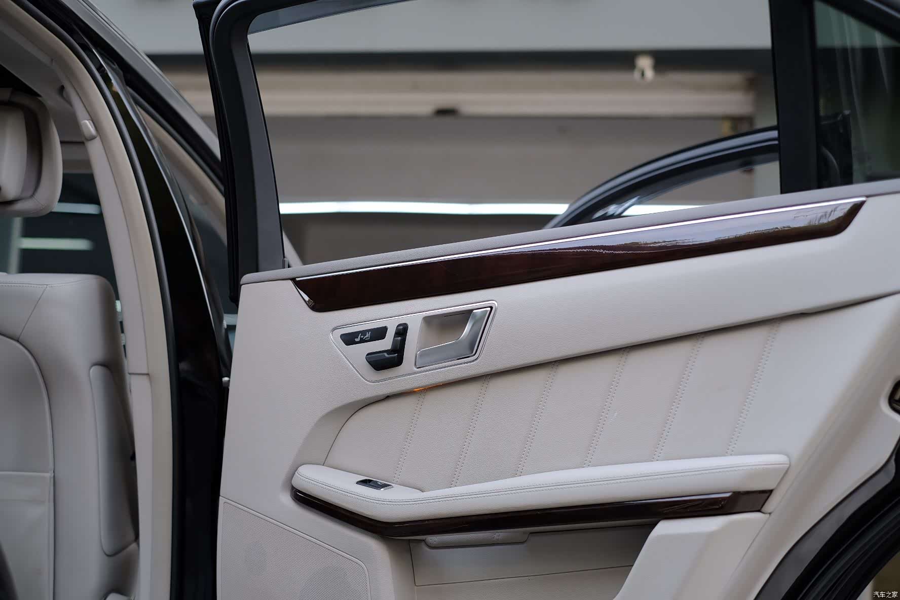 Mercedes-Benz E-Class, 2012 32