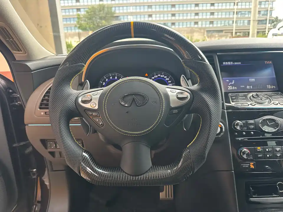 Infiniti QX70