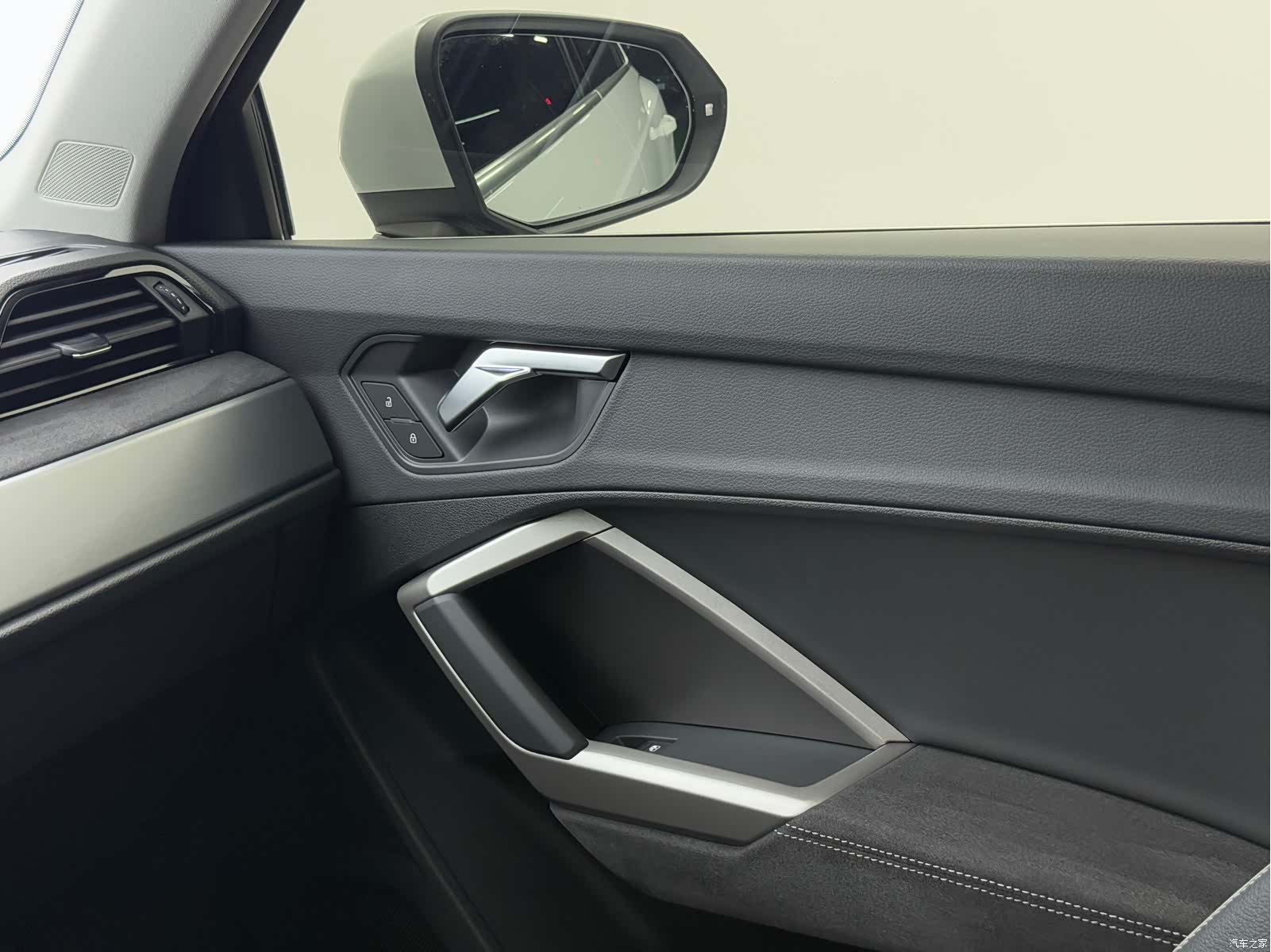 Audi Q3, 2022 11