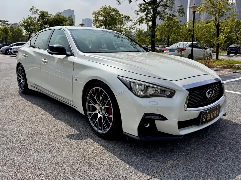 Infiniti Q50L