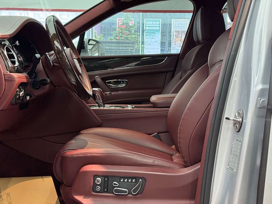 Bentley Bentayga 2018, фото 13